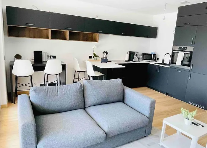 Luxury 2023 Flat In Center With Terrace & Parking- Cd4 *